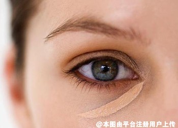 素颜状态黑眼圈严重 熬夜小黑眼有没有什么方式祛除