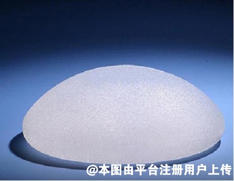 不要自卑和焦虑 这两种隆胸植入来帮你-23782