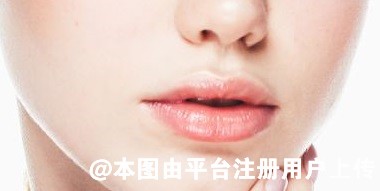 正面看整个鼻梁是扁平的状态 这种情况还是建议做鼻骨内推