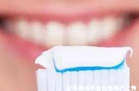 牢记4个口腔清洁法 让你牙齿白又亮-26358