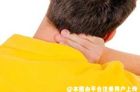 这些不良的习惯会对颈椎带来损伤-27539