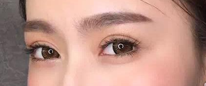 眼睛被夸好看很多