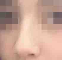 我还是喜欢自己不化妆的样子 比较有亲和力也比较甜