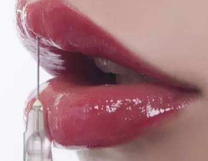 薄唇星人看过来 一键解锁嘟嘟唇的秘密武器