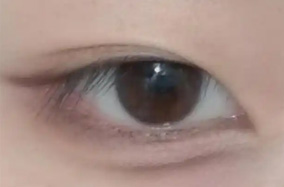 明明眼睛不小，却被单眼皮封印神采