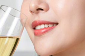 玻尿酸填充后能喝酒吗？