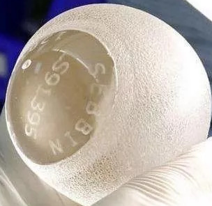 隆胸材料避坑指南：硅胶、盐水、复合假体怎么选才不踩雷？